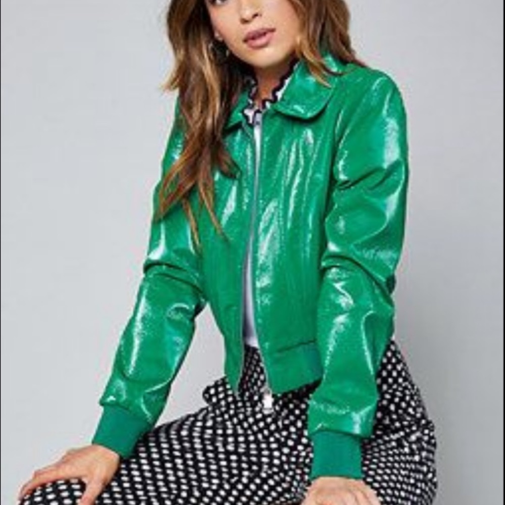 Bebe cropped faux leather bomber jacket sz small